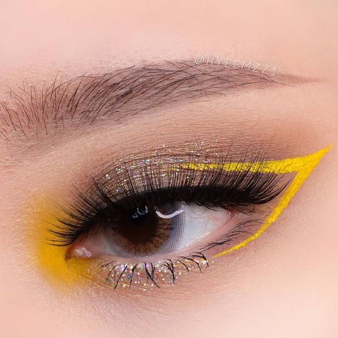 Evening Eye Makeup, Yellow Makeup, Graphic Makeup, Eye Makeup Pictures, Beautiful Eye Makeup, Eye Makeup Designs, Makeup Eye Looks, Creative Eye Makeup, Eye Makeup Art