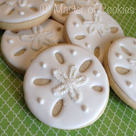 Sand Dollar Cookies Decorated, Cookie Guide, Shell Cookies, Flooded Cookies, Sand Dollar Cookies, Summer Sugar Cookies, Beach Cookies, Flooding Cookies, Cookie Decorations