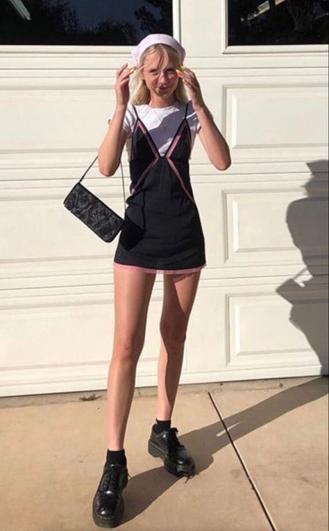 Slip Dress Outfit, Tennis Skirt Outfit, 2000s Fashion Outfits, Mode Inspo, Fashion Fits, 2000s Fashion, Dress Outfit, Looks Style, Elie Saab