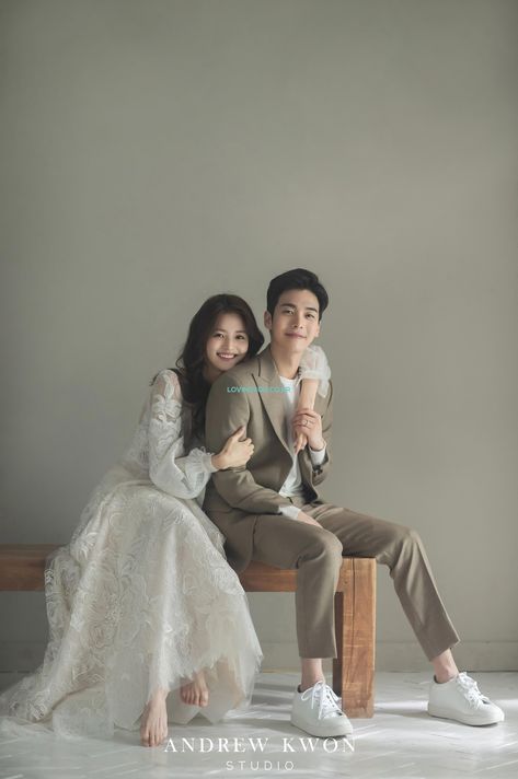 ANDREW KWON STUDIO [2019] - KOREA PRE WEDDING PHOTOSHOOT by LOVINGYOU Korean Inspired Wedding Photoshoot, Wedding Photo Ideas Korea, Pre Wedding Shoot Ideas Korean, Korean Inspired Photoshoot, Prenuptial Photoshoot, Baju Kahwin, Korean Couple Photoshoot, Korea Wedding, Pre Wedding Photoshoot Outfit