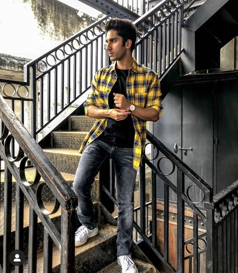 Yellow flannel shirts can make you stand out in the crowd! Pair them up with solid black tee and grey lower for a subtle clean look! #fashion #flannelshirt #mensfashion #menswear #plaidshirt #flanneloutfitmen #flannelboardfun #checkshirt #menstyle #mensoutfits #casualoutfits #casualshirts #casualpattern Yellow Checkered Shirt Outfit, Mens Open Flannel Outfit, Yellow Plaid Shirt Outfit Men, Yellow Flannel Outfit Men, Male Flannel Outfit, Flannel Outfit Winter, Black And Yellow Outfit Men, Yellow Plaid Shirt Outfit, Black Flannel Outfit Men