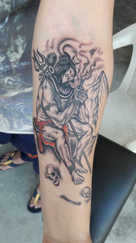 here's a still photo Lord shiv tattoo design,Lord shiva is the most workshiped god in our Hindu religion.!!!!!! This is our new tattoo work on the demand of client!!!!!! We draft his demanded tattoo as per his need !!! Draft any kind of tattoo as per your demand for it feel free to call...7800000074 Thanks for watching an I hope you like all...#shivjitattoo#omtattoo#hindhutattoo#shivatattoo#letesttattoo#girlstattoo#boystattoo#mentattoo#indiatattoo#chandigarhtattoo#punjabtattoo#mohalitattoo#zirak Shiv Ji Tattoo On Hand, Shiv Ji Tattoo, Shiv Tattoo Design, Hanuman Tattoo, Trishul Tattoo Designs, Trishul Tattoo, Lord Shiv, Tattoo Design For Hand, Hanuman Ji Wallpapers