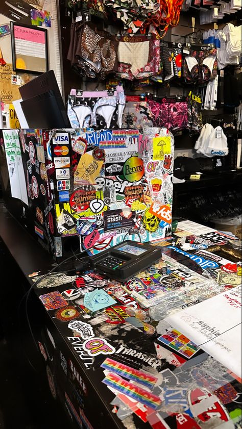 Zumiez Wallpaper, Zumiez Aesthetic, Zumiez Outfits, Skater Aesthetic, Artist Aesthetic, Skate Shop, Skating Outfits, Room Aesthetic, Drag Race