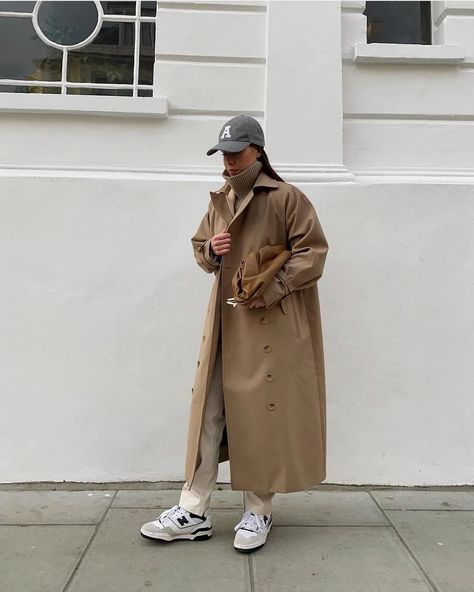 Carina Nicklas, Trench Outfit, Pinstripe Vest, Outfit Sneakers, Sneaker Outfits Women, Fall Sneakers, Oversized Trench Coat, Beige Trench Coat, Sneakers Looks