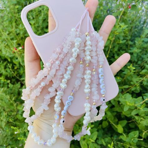 Beaded Phone Strap, Diy Phone Case Design, Book Crafts Diy, Cell Phone Charms, Beads Bracelet Design, Handmade Jewelry Tutorials, Phone Chain, Phone Strap, Rose Quartz Gemstone