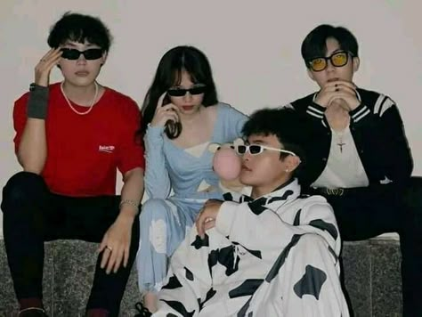 The Golden Trio, Boy And Girl Friendship, Rpw Ports, Boy Squad, Korean Friends, Squad Pictures, Korean Best Friends, Girl Friendship, Fotografi Vintage