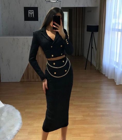 New York Fashion Week Fall 2023, Basic Girl Outfit, Elegant Outfit Classy, Mode Abaya, Women Dresses Classy, Woman Suit Fashion, Classy Work Outfits, Stay Young, Modest Fashion Outfits