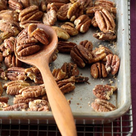 Roasted Pecans Oven Salted, Roasted Salted Pecans Recipe, Salted Pecans Recipe, Pecan Roasted, Pecans Roasted, Roasted Pecans Recipe, Salted Pecans, Healthy Challenge, Crunchy Snacks