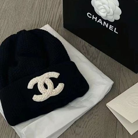 Chanel knitted hat Chanel Beanie, Chanel Cap, Chanel Hat, Chanel Black And White, Branded Caps, Cashmere Beanie, Black Tweed, Chanel Accessories, Knit Cap