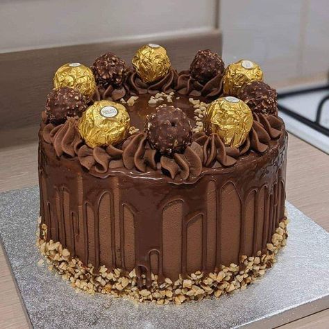 Easy Chocolate Birthday Cake Decoration, Chocolate Birthday Cake Aesthetic, Chocolate Birthday Cake Decoration, Rocher Cake, Ferrero Rocher Cake, Showstopper Dessert, Cakes Aesthetic, Showstopper Cakes, Chocolate Cake Designs