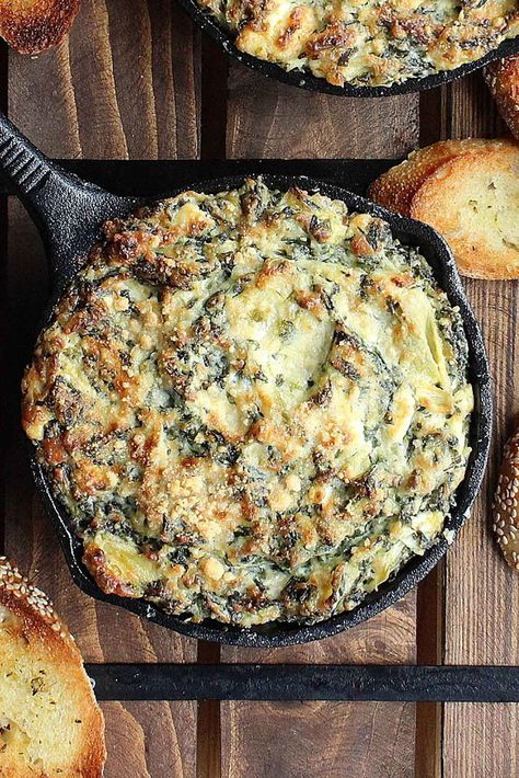 This is everyone's favorite Classic Spinach And Artichoke Dip. So yummy and so comforting! Perfect for game-day, parties, or just for fun! Cast Iron Skillet Cooking, Spinach And Artichoke Dip, Artichoke Dip Recipe, Iron Skillet Recipes, Cast Iron Skillet Recipes, Cast Iron Recipes, Spinach Artichoke Dip, Artichoke Dip, Spinach Artichoke