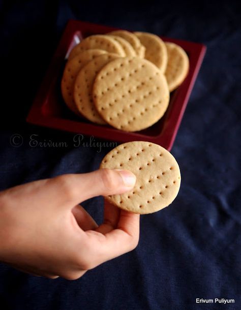 Erivum Puliyum: Arrowroot Biscuits(Homemade) | Marie Biscuits ~ Step by Step Pics Festive Cookies Christmas, Arrowroot Cookies Recipe, Arrowroot Cookies, Eggless Biscuits, Marie Biscuits, Arrowroot Biscuits, Biscuits Homemade, Christmas Wreath Cookies, Healthy Biscuits