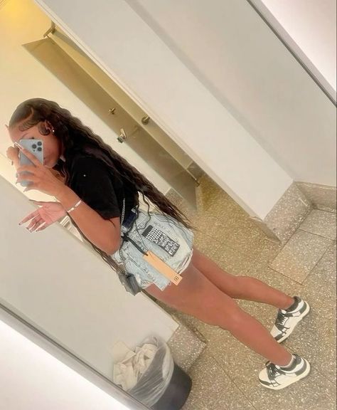 Ksubi Skirt Outfit Black Women, Ksubi Shorts Outfit Black Women, Cute Designer Outfits Black Women, Birthday Outfit With Sneakers, Fly Summer Outfits Black Women, Black Jeans Outfit Black Women, Ksubi Skirt Outfit, Ksubi Shorts Outfit, Ksubi Outfit