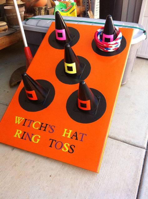 Witch's hat ring toss! Perfect for a neighborhood or trunk or treat party this Halloween! Spooky Halloween Party Ideas, Halloween Party Ideas For Kids, Halloween Carnival Games, Läskig Halloween, Fall Festival Games, Dekorasi Halloween, Fall Carnival, Festival Games, Halloween Class Party