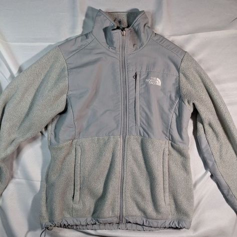 Grey North Face Jacket, North Face Denali, North Face Fleece Jacket, Fleece Jacket Womens, Boys Fleece, North Face Fleece, Fleece Sweater, Looks Chic, The North Face Jackets