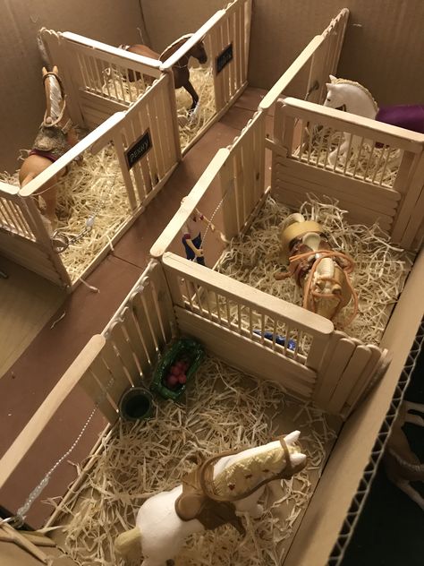 Cardboard Horse Stable, Schleich Stable Diy, Schleich Diy Stables, Schleich Diy, Schleich Diy Ideas, Diy Schleich Horse Stuff, Schleich Horses, Schleich Horses Stable Diy, Diy Toy Horse Stable