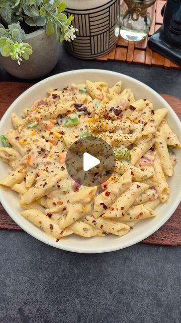 Jyoti Singh🌸 on Instagram: "White Sauce Pasta Recipe 😋😍

#_bhukh_lagi_hai #whitesaucepasta #recipes #pastarecipe #easyrecipe #macaroni #streetstyle #streetfood #viralrecipe #reelsinstagram #trendingreels #pasta #reels #macncheese" White Sauce Macaroni, White Pasta Sauce Recipe, White Sauce Pasta, Macaroni Recipes, Sauce Pasta, Instagram White, White Sauce, Mac N Cheese, Pasta Recipe