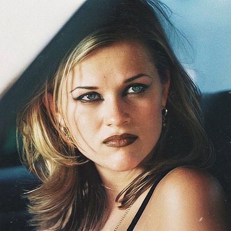 Reese Witherspoon Freeway, Reese Witherspoon 2000s, 90s Reese Witherspoon, Freeway Reese Witherspoon, Reese Witherspoon Photoshoot, Reese Witherspoon 90s Style, Reese Whiterspoon 90s, 90s Makeup Pale Skin, 90e Grunge