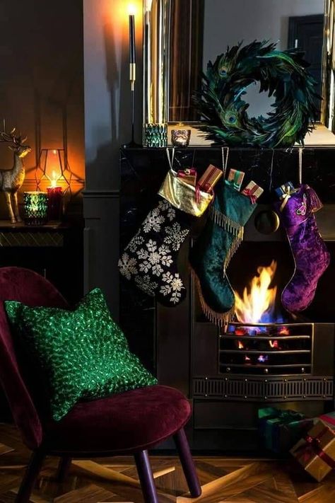 Jewel Tone Christmas, Jewel Christmas, Christmas Party Inspiration, Glamorous Christmas, Peacock Christmas, Jeweled Christmas, Dark Christmas, Christmas Interiors, Fabulous Christmas