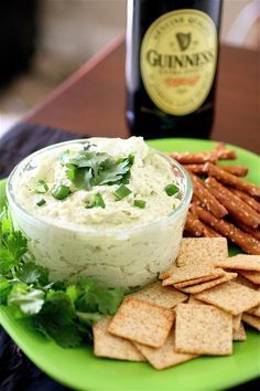 Guinness Recipes, Cheddar Dip, Fete Saint Patrick, St Patricks Day Food, Healthy Dips, Saint Patties, Irish Recipes, Yummy Dips, Dip Recipes