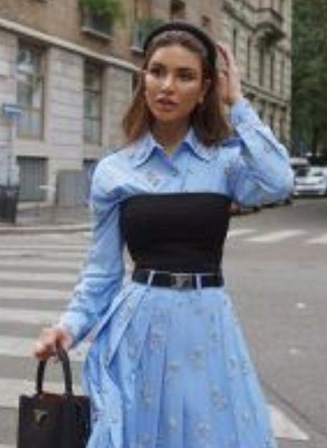 Cool Autumn Outfits, Top Over Shirt Outfit, Over Shirt Outfit, Top Over Shirt, Baggy Dresses, Cool Autumn, Milan Fashion Week Street Style, Over Shirt, Outfits With Converse