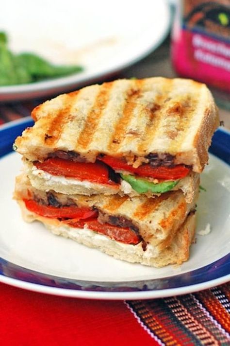 This red pepper and goat cheese panini has a layer of olive tapenade topped with roasted red pepper and soft, creamy goat cheese. Grilled perfection! | pinchofyum.com Tapenade Sandwich, Panini Party, Panini Ideas, Red Pepper Goat Cheese, Veggie Sandwiches, Cheese Panini, Panini Recipe, Panini Maker, Grill Sandwich