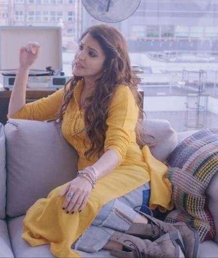 Ae Dil Hai Mushkil Anushka Sharma Outfits, Ae Dil Hai Mushkil Anushka Sharma, Anushka Sharma Jeans Outfit, Anushka Sharma Alizeh Look, Anushka Sharma Kurti Ae Dil Hai Mushkil, Anushka Sharma Outfits In Ae Dil Hai Mushkil, Anushka Sharma In Ae Dil Hai Mushkil Outfits, Kurti With Boots Outfit, Movie Day Outfit Casual