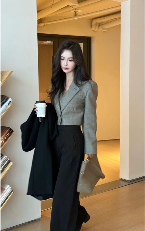 Elegant Business Woman Outfit, Korean Women Work Outfit, Korean Formal Dress Classy, Casual Doctor Outfit, Ootd Kantor Casual, Revenge Outfits Casual, Korean Outfit Office, Starbucks Interview Outfit, Korean Fashion Dress Classy Women