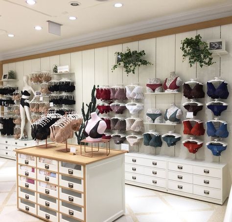 Intimissimi has finally landed in the US. Here's everything ... Lingerie Store Design, Lingerie Design, Retail Store Interior Design, Clothing Store Interior, Store Concept, Clothing Store Design, Store Design Boutique, Retail Store Interior, Boutique Decor