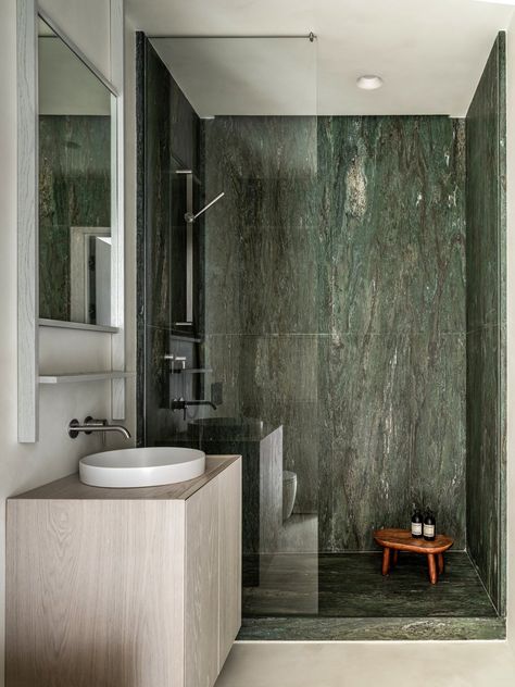 YinjiSpace - Polina Ditsman x 1147 Apartment Green Marble Bathroom, Short Glass, Glass Partition, Toilet Design, Marble Bathroom, Green Marble, Built In Wardrobe, Guest Bathroom, Residential Interior