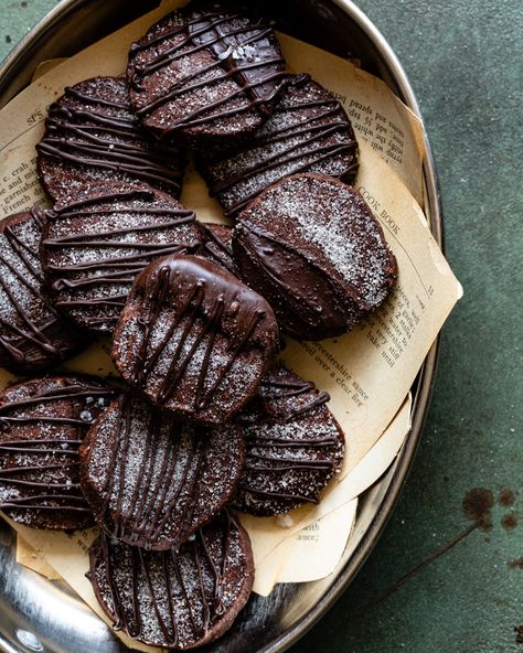 These buttery, melt-in-your-mouth Sourdough Discard Chocoalte Shortbread Cookies are so delicious, easy to make and perfect for gift-giving. Best Sourdough Starter Recipe, Chocolate Shortbread, Chocolate Shortbread Cookies, Homemade Recipes Dessert, Shortbread Cookie Recipe, Cookie Spread, Shortbread Cookie, Peppermint Cookies, Sourdough Discard