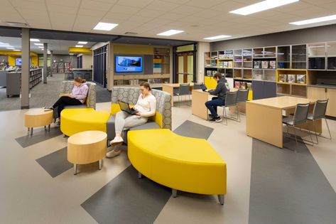 West Bend High School Library | Bray Architects Modern School Library, Middle School Library, Library Seating, Modern School, High School Library, Budget Interior Design, Cafe Seating, Modern Renovation, College Library