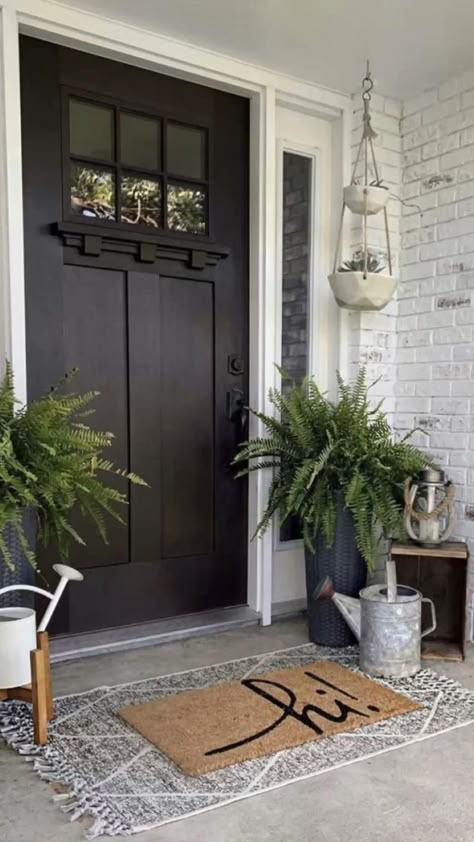 Front Entrance Decor, Front Porch Deck, Diy Farmhouse Ideas, House Front Porch, Black Front Doors, Porch And Patio, Outdoor Entryway, Front Elevation Designs, Entry Decor