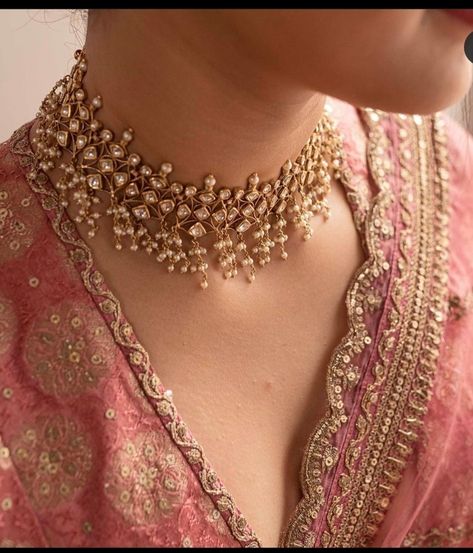 Indian Wedding Jewelry Sets, Choker Necklace Designs, Indian Bridal Jewelry Sets, Jewelry Set Design, Jewelry Aesthetic, Antique Jewelry Indian, Indian Jewellery Design, Indian Jewelry Sets, Gold Fashion Necklace