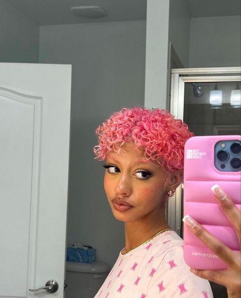 Short Pink Hair Black Women, Short Pink Curly Hair, Pink Natural Hair, 2025 Photo, Curly Pink Hair, Pink Short Hair, Vision Bored, Dyed Curly Hair, Mina Ashido