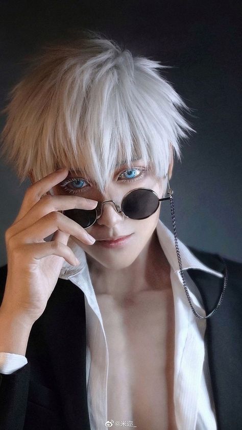 Gojo Cosplay, Levi Cosplay, People Reference, Futurisme Retro, Anime Cosplay Makeup, Cosplay Boy, Snk Cosplay, Anime Boy Sketch, Anime Galaxy