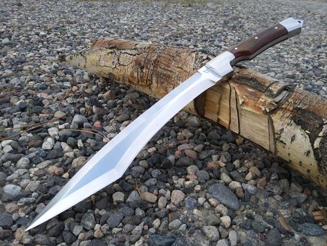 Kukri Machete by RavenStagDesign Diy Survival, Trench Knife, Cool Swords, Hard Metal, Cool Knives, Knife Sharpening, Knife Making, Blacksmithing, Bushcraft