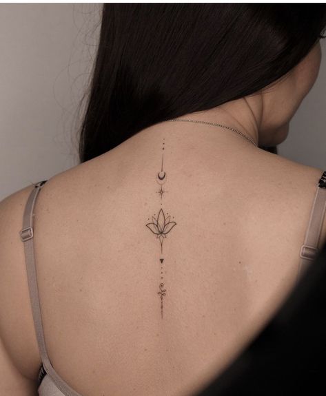 Blatt Tattoos, Small Back Tattoos, Boho Tattoos, Unalome Tattoo, Neck Tattoos Women, Back Of Neck Tattoo, Small Pretty Tattoos, Petite Tattoos, Spine Tattoos For Women