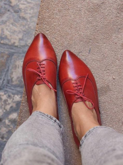 Red Oxford Shoes Outfit, Painted Leather Shoes, Red Oxford Shoes, Closed Shoes, Brown Oxford Shoes, Oxford Shoes Outfit, Sneaker Outfits Women, Shoes Outfit, Leather Oxford Shoes