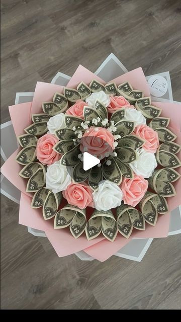 Floral Money Bouquet, 15 Birthday Ideas Gift, Money Bouquet With Roses, Money Ramo, Flower Bouquet With Money, Money Bouquet Aesthetic, Money Garland, Money Flower Bouquet, Money Rose Bouquet