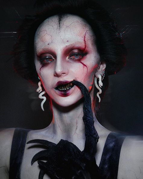 This Special Effects Makeup Artist Is Blowing People's Minds With His Incredible Talent (50 Photos) Demon Makeup, Special Effects Makeup Artist, Creepy Makeup, Horror Make-up, Creepy Halloween Makeup, Special Makeup, Horror Makeup, Scary Makeup, Special Effects Makeup