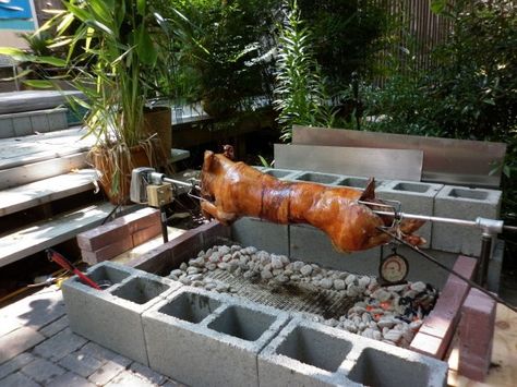 Gustavore Patch: Whole Suckling Pig On a Spit Roast Pig Whole, Suckling Pig Recipe, Pig Cooker, Pig Roast, Bbq Pit, Summer Bbq, Camping Ideas, Custom Furniture, Fire Pit