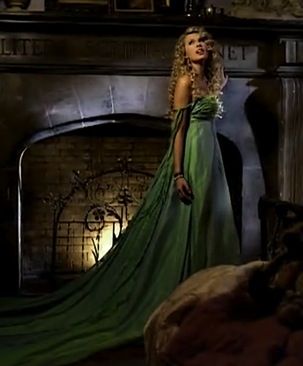 This dress that Taylor Swift wears in her music video Teardrops on my Guitar is beautiful!! I so want to make this dress! Teardrops On My Guitar, Themed Prom Dresses, Taylor Swift Debut Album, Green Dress Outfit, Debut Dresses, Taylor Swift Dress, Taylor Swift Music Videos, Silver Cocktail Dress, Taylor Swift Web