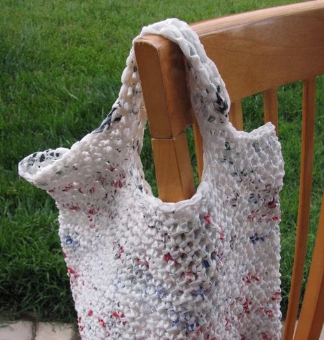 In celebration of Earth Day, I thought I'd do some kind of upcycle craft using the hundreds of plastic bags I have around the house, and s... Plastic Bag Crafts, Reef Knot, Large Crochet Hooks, Tote Bag Pattern Free, Plastic Shopping Bags, Upcycled Crafts, Crochet Tote, Tote Bag Pattern, The Hundreds