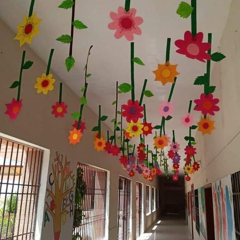 Door Decoration Ideas, Diy Classroom Decorations, Spring Classroom, Preschool Arts And Crafts, Preschool Art Activities, Easter Decorations Kids, Class Room, Easter Decorations Christian, Easter Decorations Diy Easy