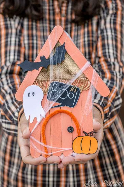 Manualidades Halloween con niños. Casitas de Halloween Autumn Kids Projects, Halloween Decor Diy Kids, Autumn Arts And Crafts, Ideas De Halloween, Facts About Halloween, Halloween Art Projects, Bricolage Halloween, Halloween Infantil, My Halloween Costume