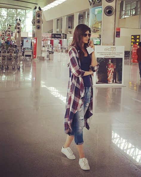 Varanasi Airport, Shrug Outfit, Shrug For Dresses, Western Wear Outfits, Kriti Sanon, Designer Dresses Indian, Kurta Designs, Indian Designer Wear, Urban Chic