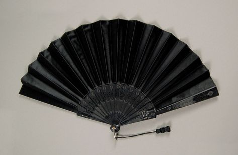 Mourning fan | American | The Metropolitan Museum of Art Battle Fan, Backyard Layout, 1880s Fashion, Antique Fans, Brooklyn Museum, Victorian Goth, Hand Fans, School Accessories, Costume Collection