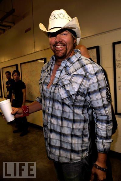 toby keith cool pictures - Toby Keith Photo (18840201) - Fanpop County Songs, Selfie Snap, Home Selfie, Crazy Pictures, Make Me Happy Quotes, Incredible Pictures, Selfie Picture, Cmt Awards, Nfl 49ers