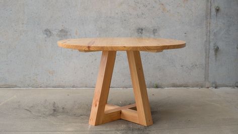 Simple but unique table base Table Base Ideas, Diy Pedestal Table, Dining Table Build, Round Dinning Table, Diy Pedestal, Diy Esstisch, Table Build, Base Ideas, Pedestal Table Base